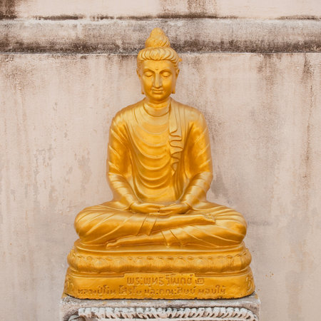 Yellow Buddha at Wat Phrae Thailand Sogemen の写真素材