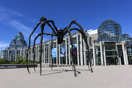 Maman sculpture by the artist Louise Bourgeois in front of National Gallery of Canada in Ottawaのeditorial素材