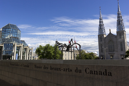 Maman sculpture by the artist Louise Bourgeois in front of National Gallery of Canada in Ottawaのeditorial素材