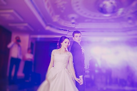 romantic couple dancing on their wedding HDの写真素材