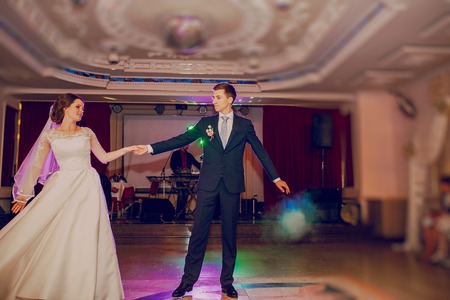 romantic couple dancing on their wedding hdの写真素材