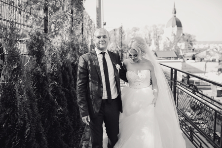 wonderful wedding day couple much happiness joy sun all in black and whiteの写真素材