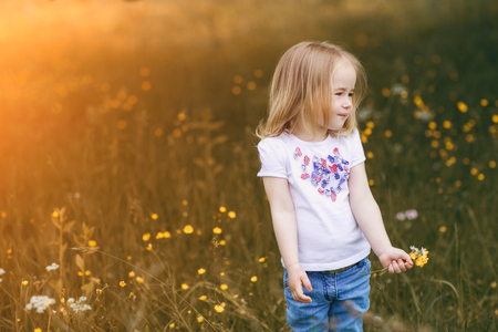 child near treeの写真素材