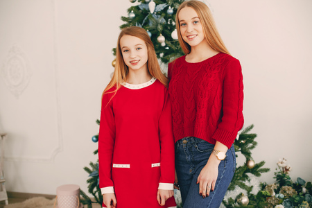 sisters at homeの写真素材