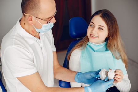 Beautiful girl sitting in the dentists officeの写真素材