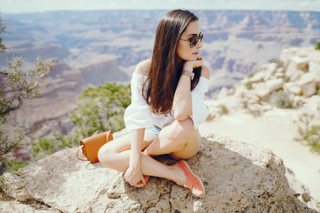 girl exploring the grand canyon in Arizona