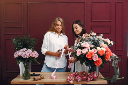 Frorist makes a beautiful bouquet in a studioの写真素材