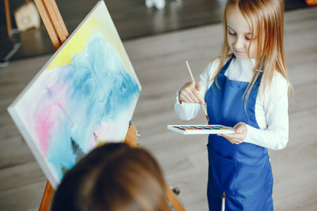 Mom and daughter are drawingの写真素材