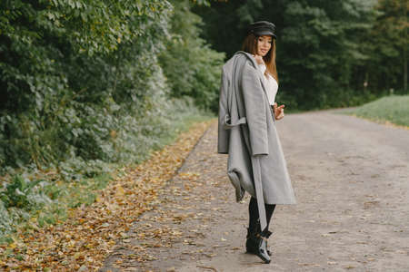 Elegant woman in a autumn parkの写真素材