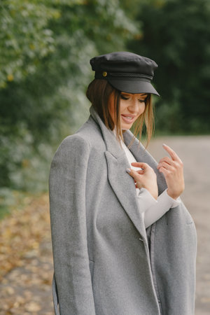 Elegant woman in a autumn parkの写真素材