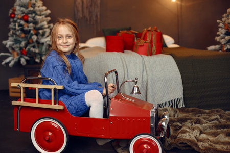 Little girl spends time in the holiday roomの写真素材