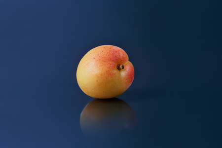 Ripe fresh apricots isolated on black backgroundの写真素材