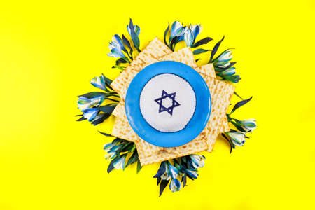 Israeli matzah bread and kippah for the Jewish holiday Pesach.の写真素材
