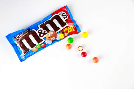 May 4, 2021. New York, US. Top view of MMs colorful milk chocolate candy with crunchy pretzel.のeditorial素材