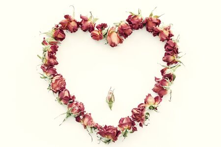 image of Heart-shaped pink rosesの写真素材