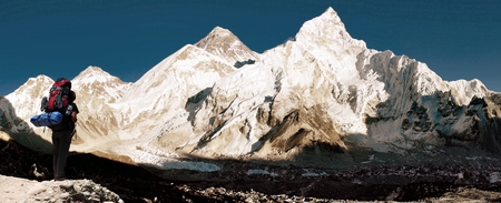 panoramic view of Mount Everest with beautiful sky, tourist and Khumbu Glacier from Kala Patthar - Khumbu valley - Nepalの写真素材