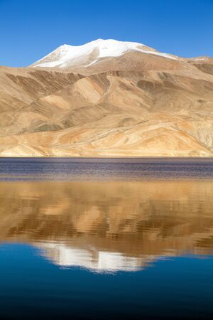 Tso Moriri lake in Rupshu valley, Chamser and Lungser Kangri - Ladakh - Jammu and Kashmir - Indiaの写真素材