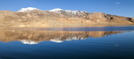 Tso Moriri lake in Rupshu valley, Chamser and Lungser Kangri - Ladakh - Jammu and Kashmir - Indiaの写真素材