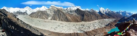 Panoramic view of Ngozumba glacier and great himalayan range, Mount Everest, Lhotse Cho Oyu and Makalu, Gokyo lake and village, from Gokyo Ri, Nepal Himalayas mountainsの写真素材