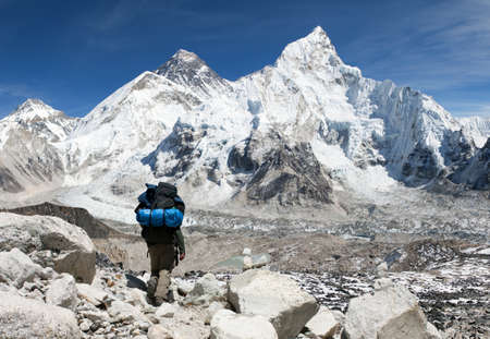 Panoramic view of Mount Everest from Kala Patthar with tourist on the way to Everest base camp, Sagarmatha national park, Khumbu valley - Nepalの写真素材
