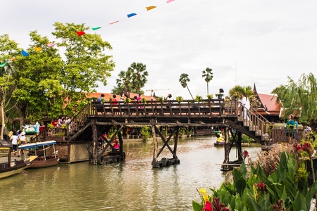 Wood bridge, ayothaya floating marketのeditorial素材