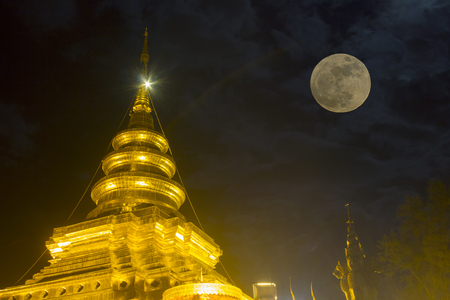 Wat Pra That sri Chomthong vora vihan with full moon at night, pagoda in Chiang Mai Thailandの写真素材
