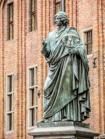 Nicolaus Copernicus statue in old town Torun, Polandのeditorial素材