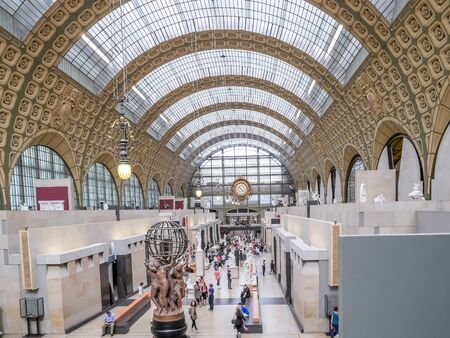 PARIS, FRANCE - 25 AUGUST, 2013 - Main hall of d'Orsay Museum, Paris, Franceのeditorial素材