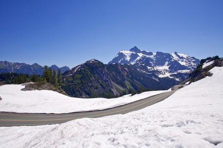 Mount Shuksan view from Artist Pointの写真素材