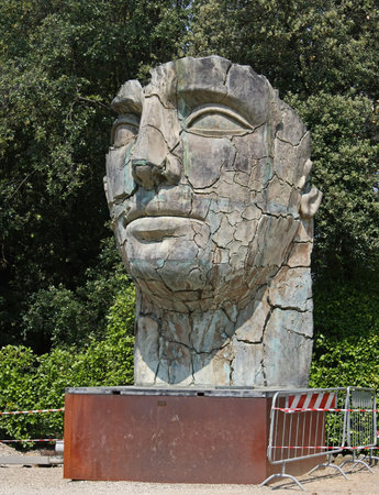 giant bronze headの写真素材