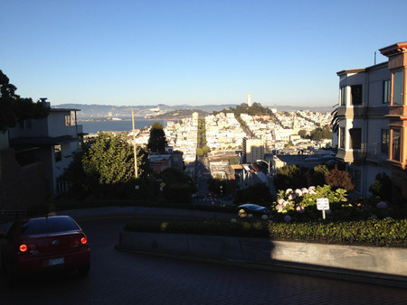 lombard street in san francisco califormia windy curvy roadのeditorial素材