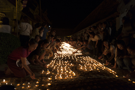 Chiang Mai, Thailand - June 10, 2016: People light candle to pay respect to buddha relic at Tonkwen temple in Chiang Mai, Thailand on June 10, 2016.のeditorial素材