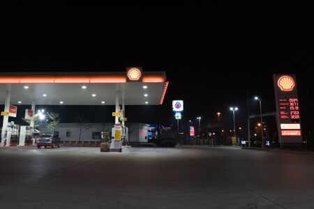 NAKHON PATHOM, THAILAND - FEB, 2018 :  the Shell fuel petrol station in the night sceneのeditorial素材