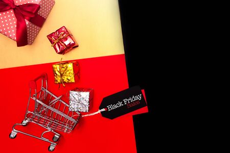 Black Friday sale, shopping cart and gift box with price tagの写真素材