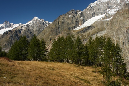 mountain range in Graian Alps, Italyの写真素材