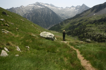 footpath in vall de lliterola - Posets-Maladetaの写真素材