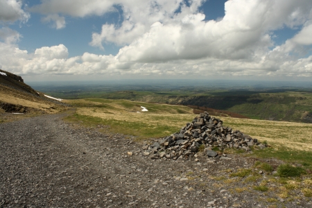 footpath leading to Puy Violentの写真素材