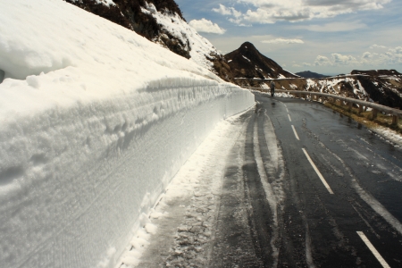 icy road at Pas de Peyrolの写真素材