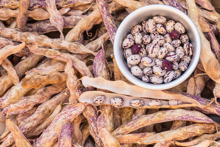 closeup of shelled and unshelled haricot beansの写真素材