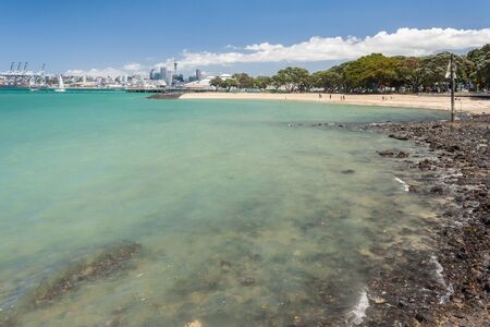 sandy beach in Devonport with Auckland skyline in backgroundの写真素材