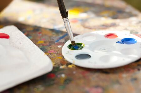 closeup shot of the paintbrush and palette の写真素材