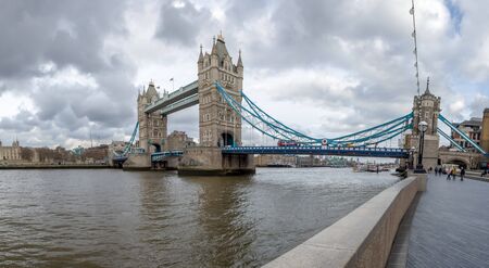 tower bridge and themse thames river cold bright winter day london enlandの写真素材