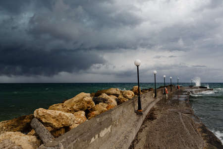 Storm clouds over a sea pierの写真素材