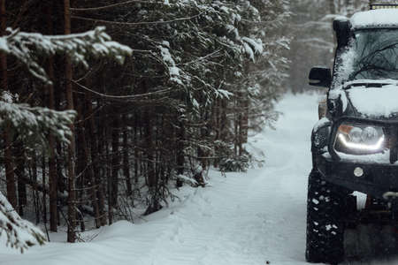 the car got stuck in the winter in the forest, bad weather after a heavy snowfall completely covered the roads, waiting for a tow truck far outside the cityの写真素材