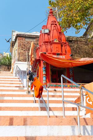 VARANASI, INDIA, MAR 10 2019 - Small Shiva temple on Embankments of the Ganges, Varanasi, India.のeditorial素材