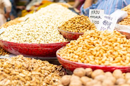 NEW DELHI, INDIA, MAR 30 2019 - Indian small shops with colorful spices and herbs on traditional spicy marketのeditorial素材