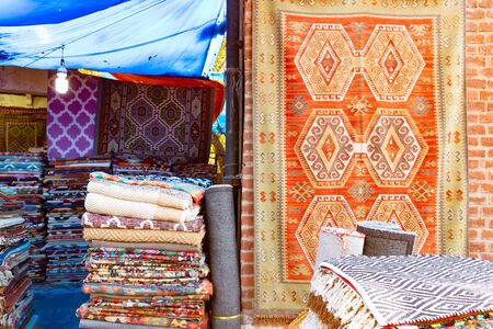 India, New Delhi, 30 Mar 2048 - Souvenirs, jewelry, carpets, clothes and scarfs on traditional market in Delhiのeditorial素材