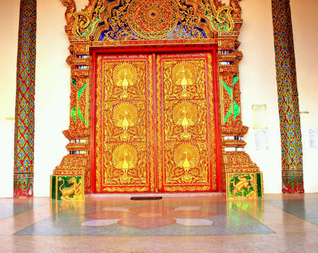 The gold door of temple.の素材