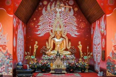 Phitsanulok, Thailand - August 18 2020: Gold buddha statue at Chapel in the pool at Wat si khom kham, Phayao, Thailand . Beautiful of historic city at Buddhism temple.のeditorial素材