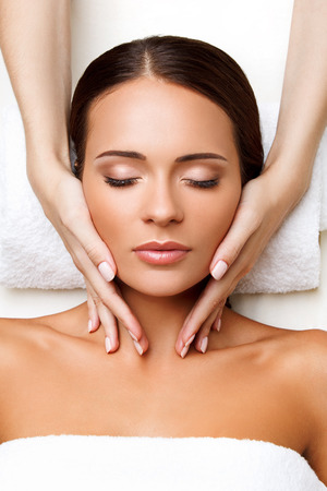 Soin Du Visage Images Et Photos Libres De Droits Stocklib